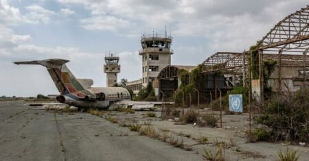 Aeroporto abandonado há 50 anos em Nicósia expõe as feridas de um Chipre dividido, do golpe de 1974 à Linha Verde da ONU que congelou fronteiras e transformou o principal terminal do país em ruína militarizada