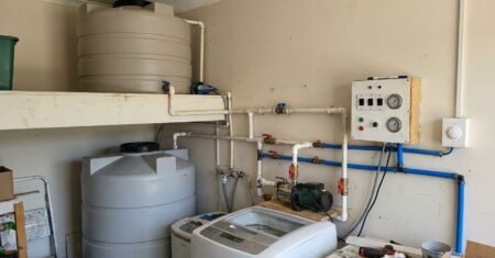 Sem desperdiçar água limpa, aposentado cria sistema automatizado de reúso da chuva na descarga, integra lavadora e caixas d’água e reduz consumo com gasto de cerca de R$ 1,5 mil