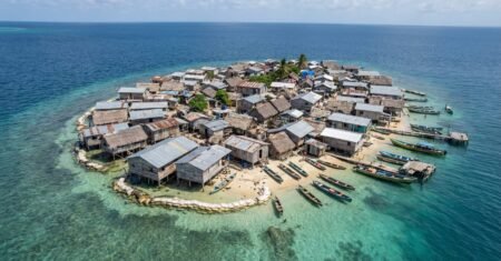 Ilha de Gardi Sugdub no Caribe está prestes a ficar submersa, comunidade Guna inicia saída histórica enquanto governo ergue moradias e projeta custo bilionário diante do avanço do mar