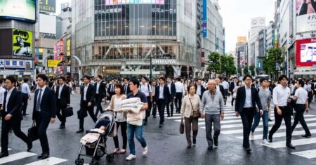 Japão enfrenta envelhecimento acelerado e aposta em semana de quatro dias, horários flexíveis e mais creches para destravar a natalidade e evitar um futuro de escassez de mão de obra