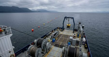 Rompimento inédito de placa sob o oceano, imagens tipo ultrassom revelam nova fronteira tectônica em Cascadia e possíveis mudanças sísmicas no Pacífico Norte