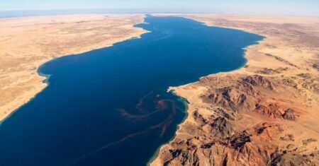 Mar Vermelho, do mito do rei Éritras ao pó de ferro do Sinai, as pistas históricas e naturais que explicam por que recebeu esse nome
