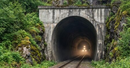 Tunelão, o maior túnel ferroviário do Brasil, vence rochas e liga Minas ao Rio em 8,6 km com travessia de 12 minutos na Ferrovia do Aço